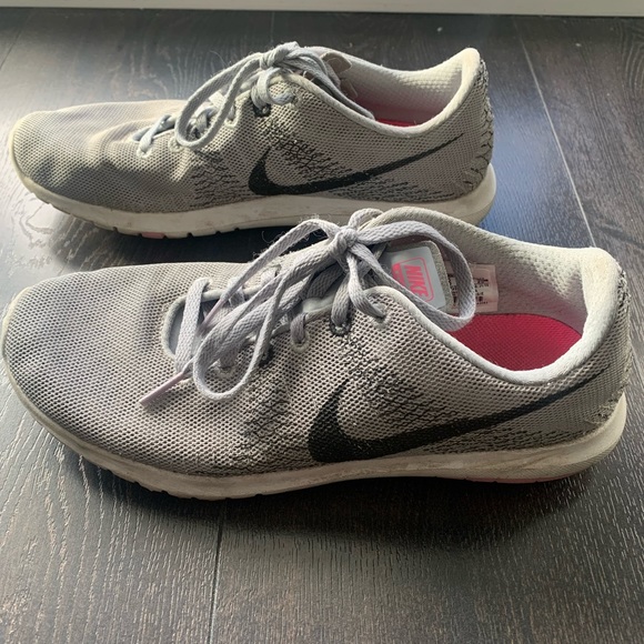 NIKE Fury running shoes in Wolf Grey. - Picture 4 of 4